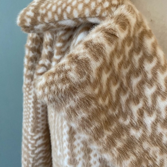 Elie Tahari Faux Fur double breasted coat - Picture 13 of 13